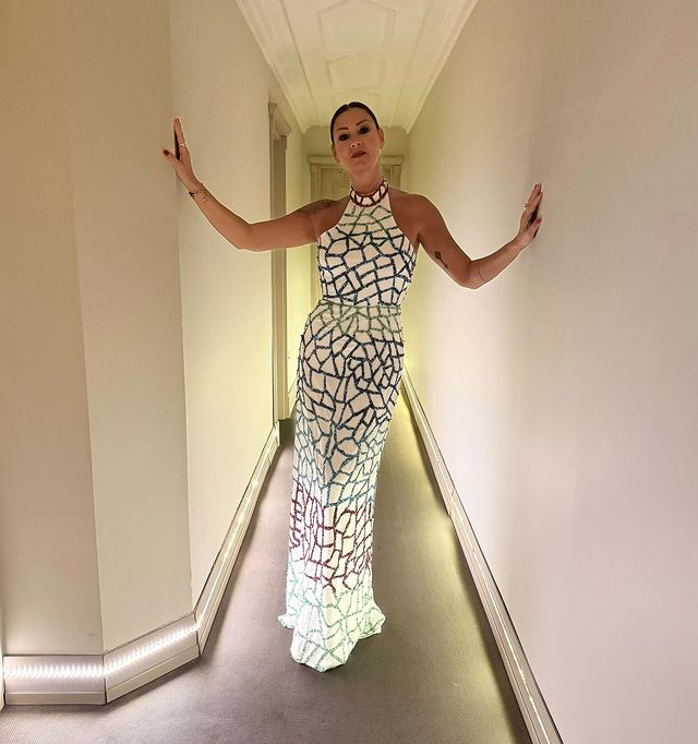 Ünlü Oyuncu Pınar Altuğ, Tasarımcı Raşit Bağzıbağlı'nın Elbiseleriyle Dikkat Çekti