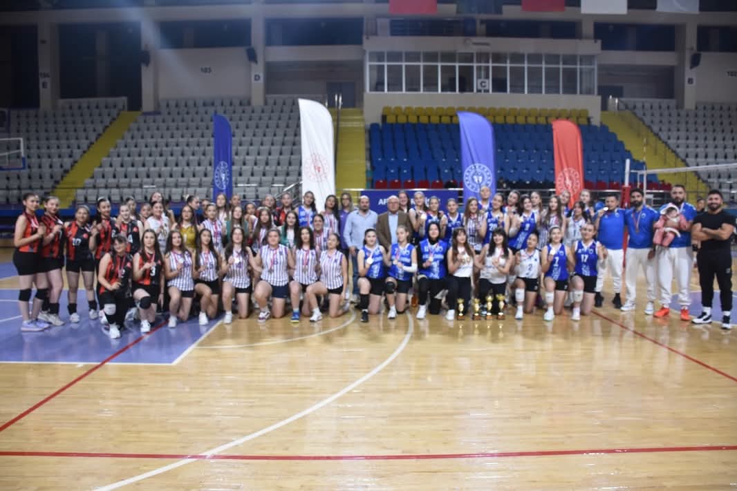 Voleybol Genç Kızlar İl Birinciliği Müsabakaları Sona Erdi