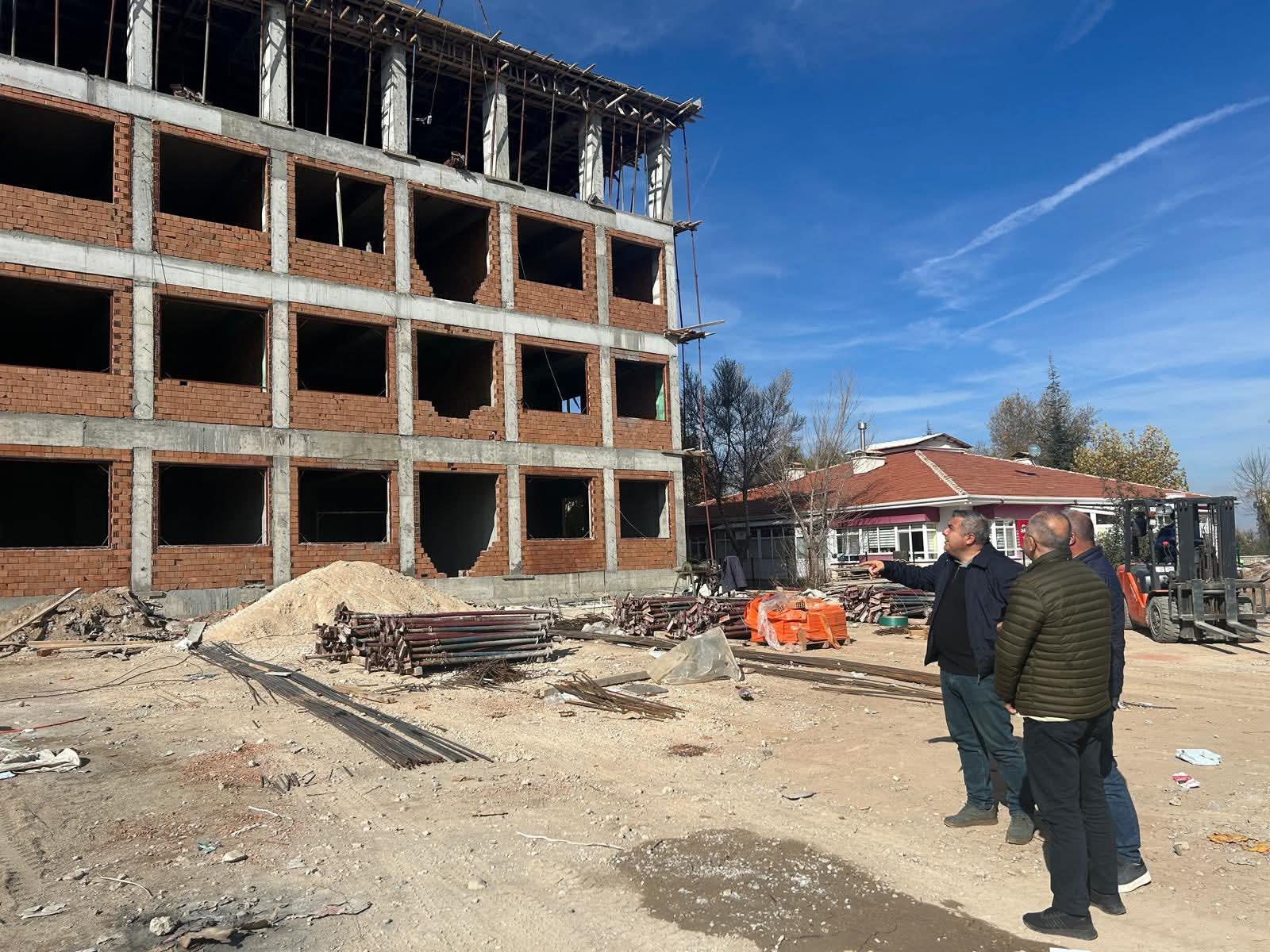 Hafta Sonu Mesaisi İl Müdürü Sünnetci Okul İnşaatlarını Tek Tek Gezdi