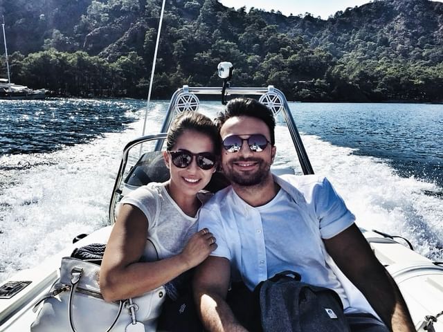 Tarkan, Evlilik Yıldönümünü Sosyal Medyada Kutladı