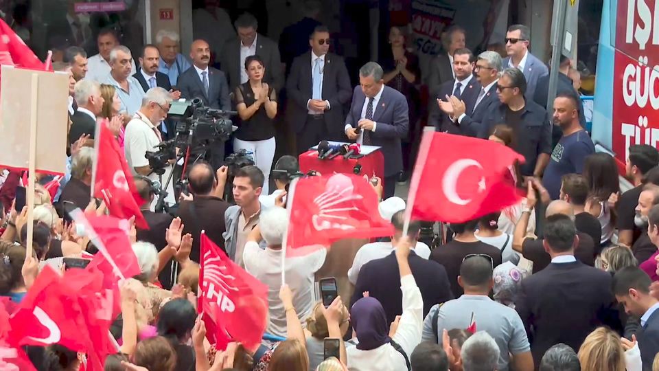 CHP Genel Başkanı Özgür Özel, Türkiye'nin İstanbul Sözleşmesi'ne Geri Dönmesini İstedi