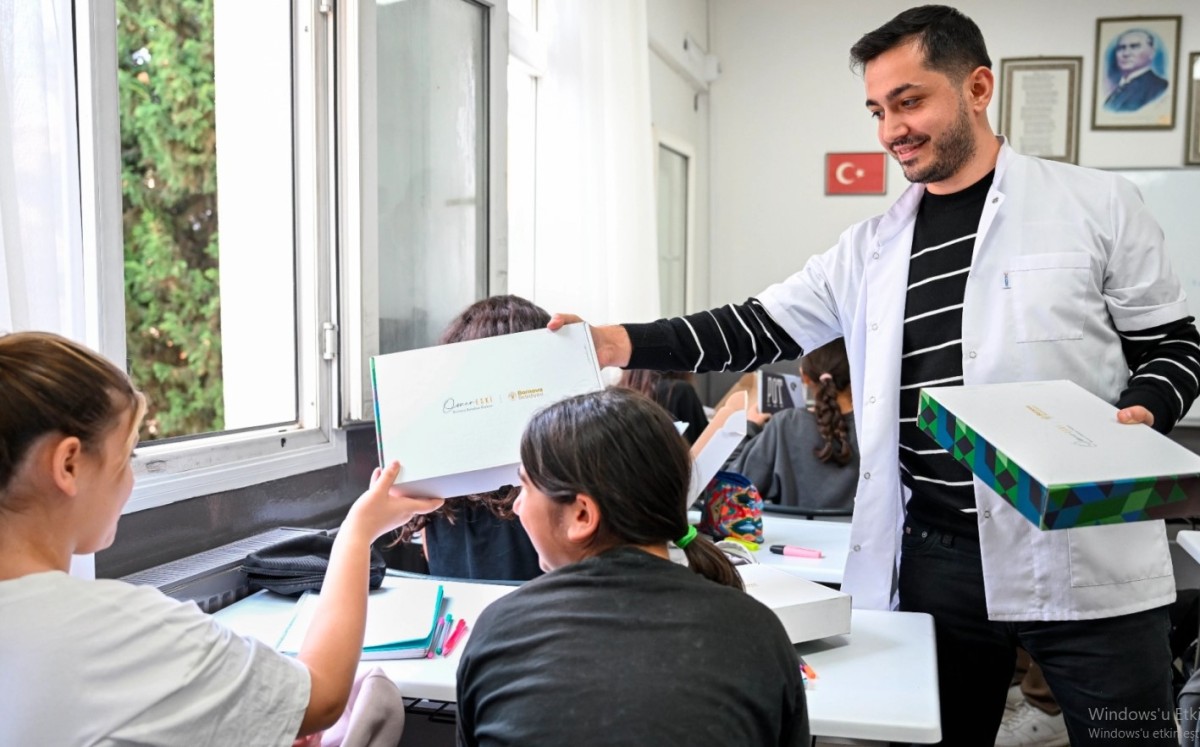 Bornova Belediyesi, Gençlere Ücretsiz Eğitim Desteği Sağlıyor