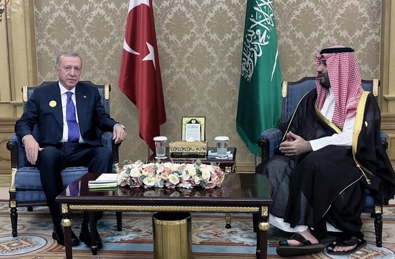 Cumhurbaşkanı Erdoğan, Suudi Arabistan'da Veliaht Prens ile Önemli Bir Görüşme Gerçekleştirdi