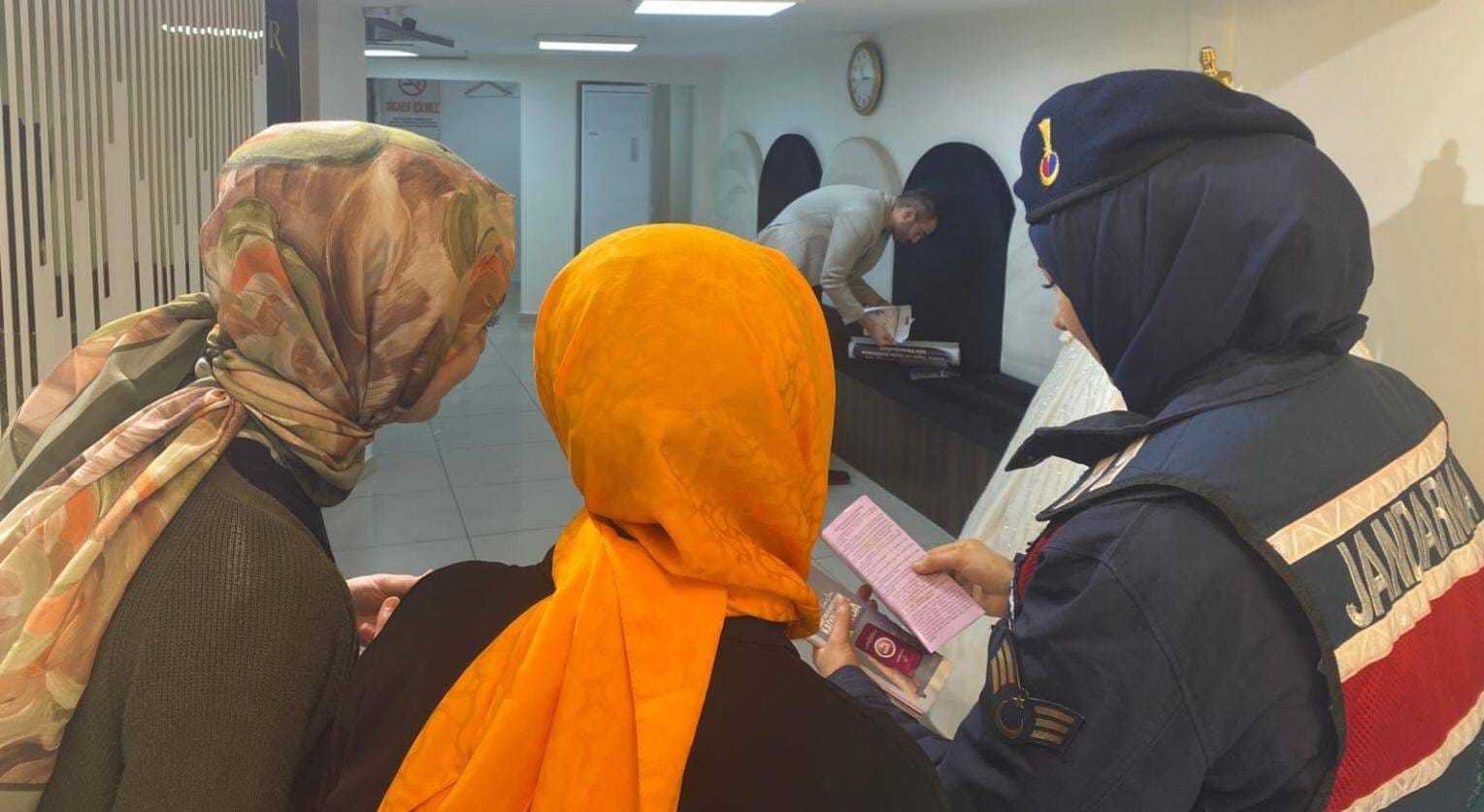 Jandarma Ekiplerinden Kadına Yönelik Şiddet ve Erken Yaşta Evliliklerle Mücadele Bilgilendirmesi