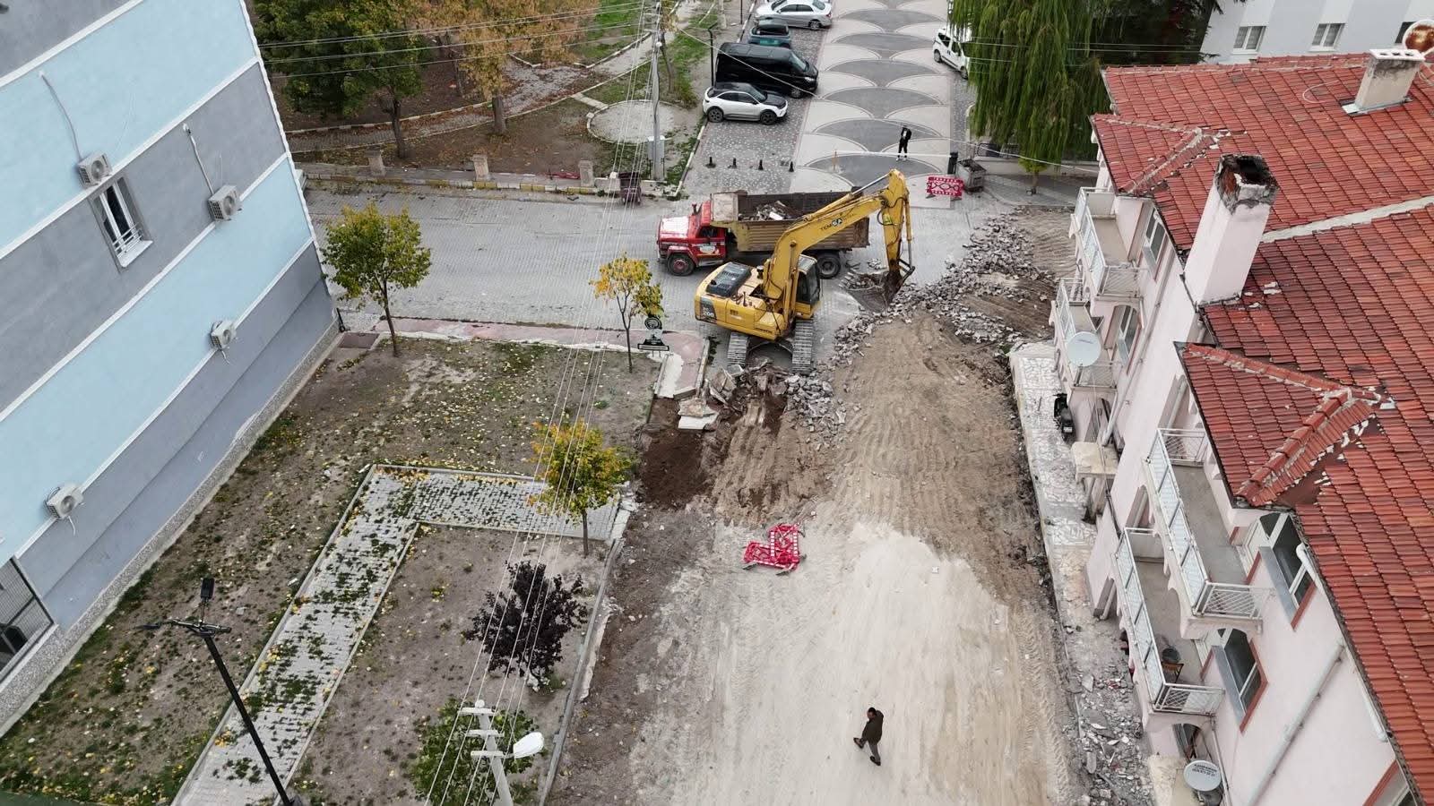 EMİRDAĞ DA ÜSTYAPI ATAĞI DEVAM EDİYOR