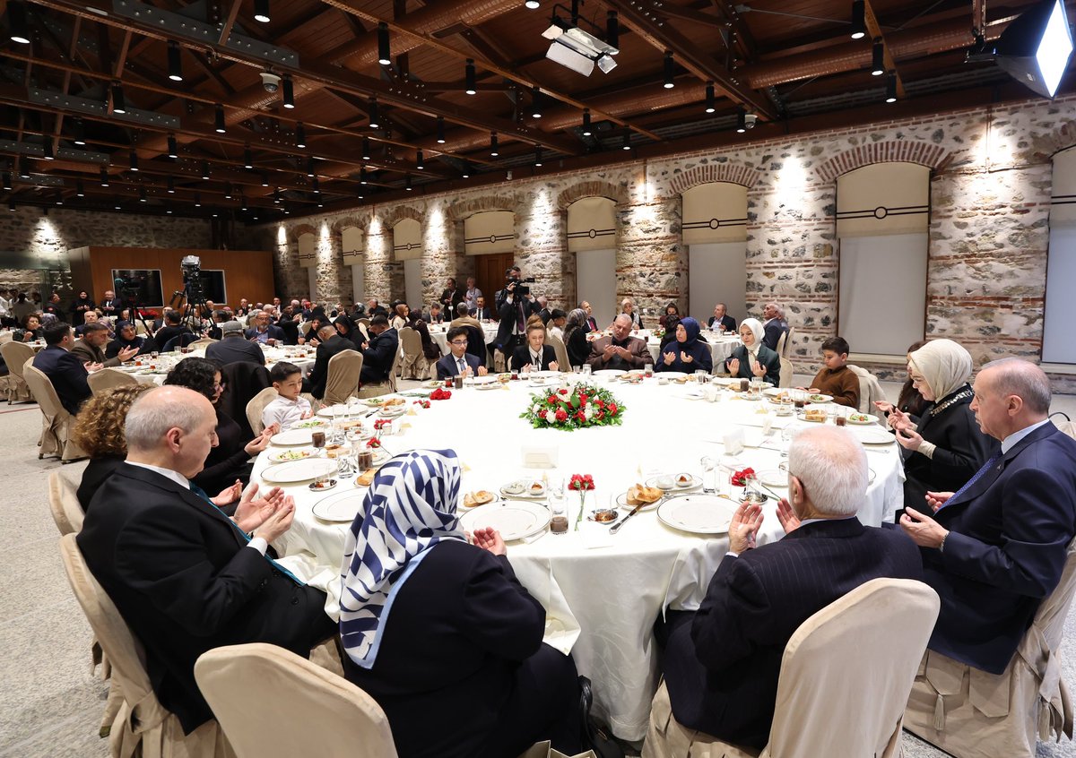 TBMM Başkanı Kurtulmuş, Cumhurbaşkanı Erdoğan'ın Ev Sahipliğinde Düzenlenen İftar Programına Katıldı