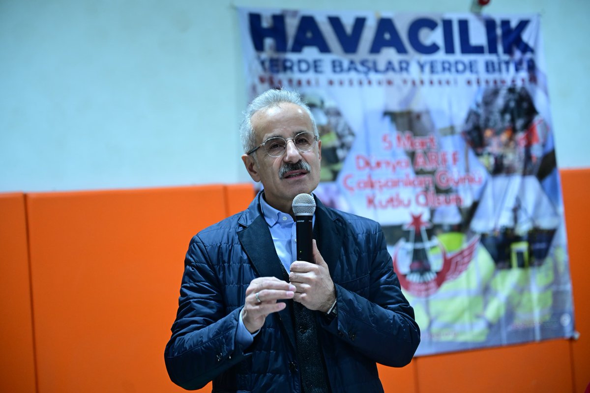 Ulaştırma ve Altyapı Bakanı Abdulkadir URALOĞLU, ARFF Çalışanlarıyla İftar Sofrasında Bir Araya Geldi