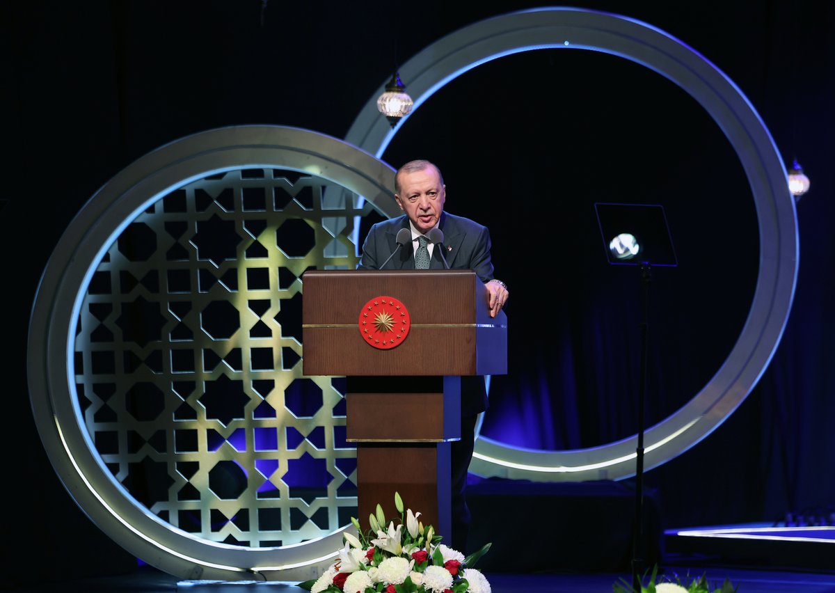 Erdoğan, Kuran'ı Kerim Okuma Yarışması Birincilerini Tebrik Etti