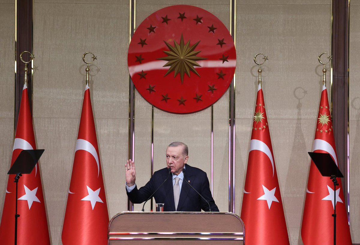 Cumhurbaşkanı Erdoğan ve Fuat Oktay, Emekçilerle İftar Yemeğinde Buluştu