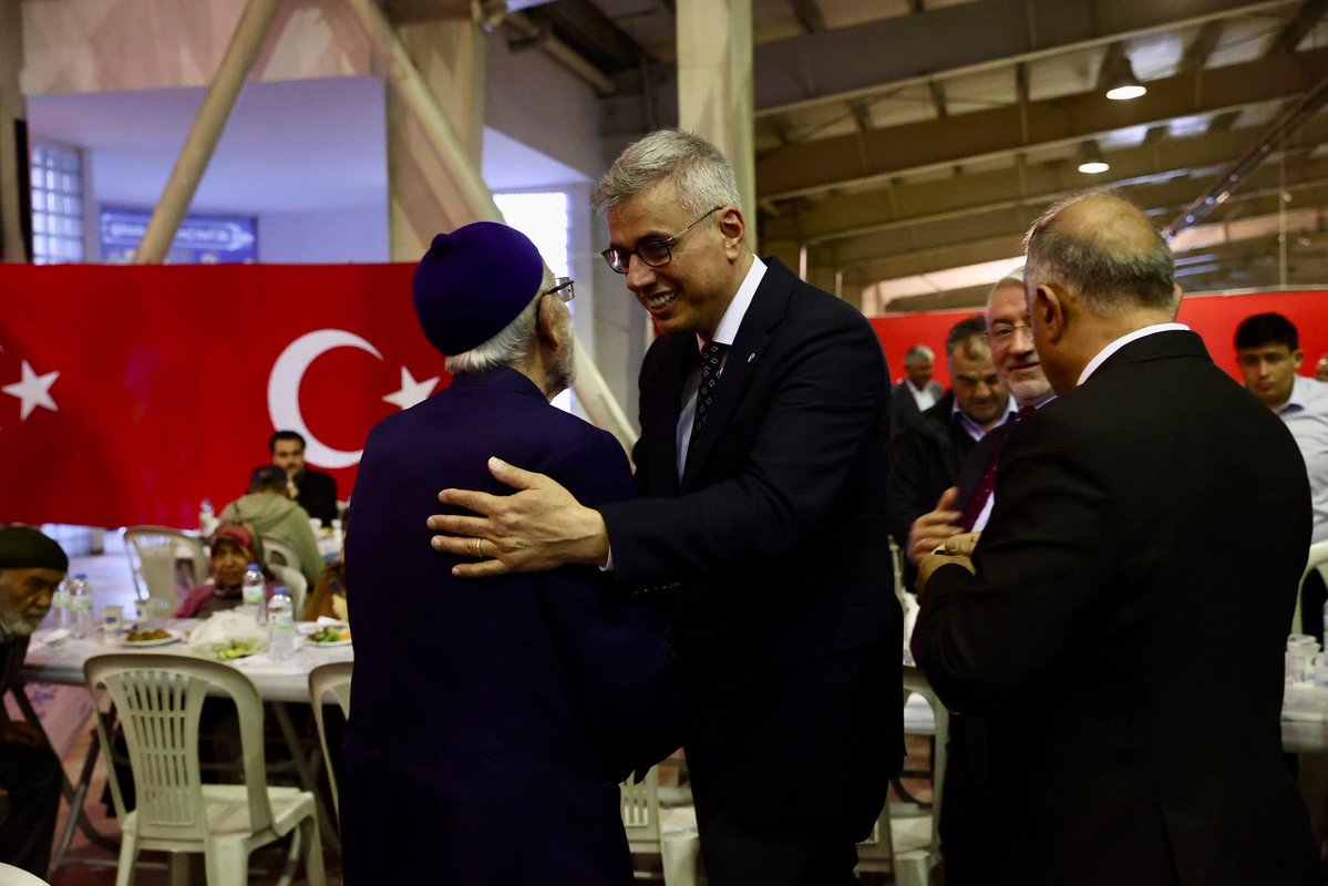 Çorum'da Vefa İftarı: Prof. Dr. Kemal Memişoğlu Dava Arkadaşlarıyla Bir Araya Geldi