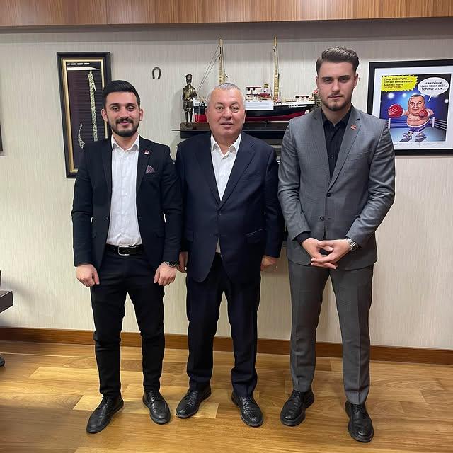 Demokrat Parti Genel Başkan Yardımcısı Enginyurt, TBMM'de CHP Akçaabat Gençlik Kolları Temsilcilerini Ağırladı