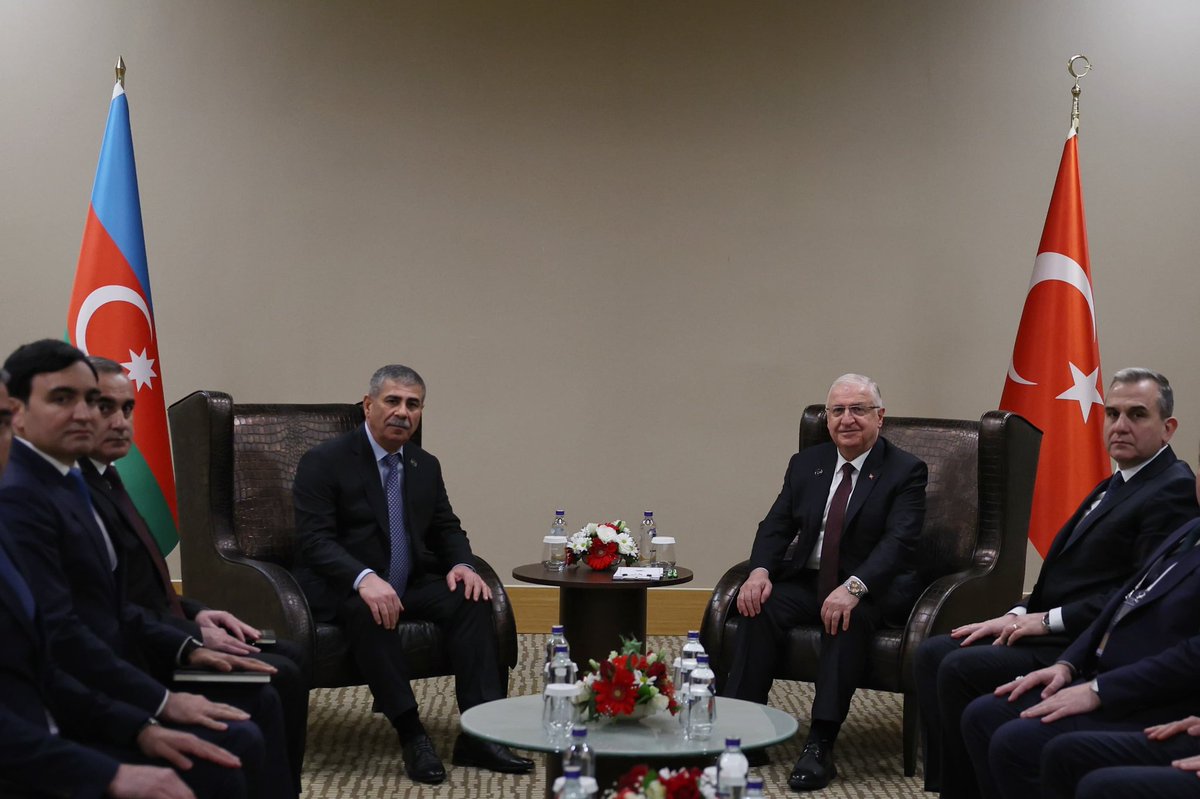 Milli Savunma Bakanı Güler, Azerbaycan Savunma Bakanı ile Antalya'da Buluştu