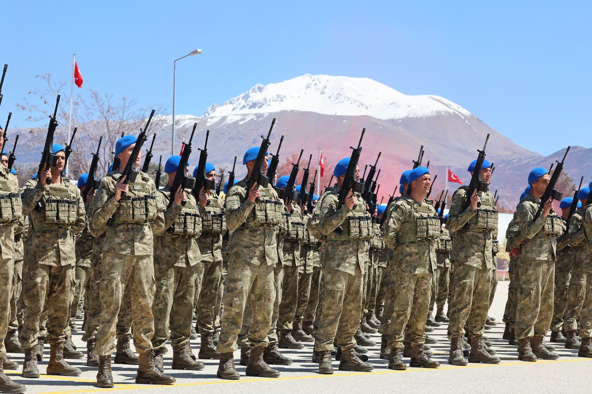 İsparta'da Komando Eğitimini Bitiren Uzman Erbaşlar Sertifika Aldı