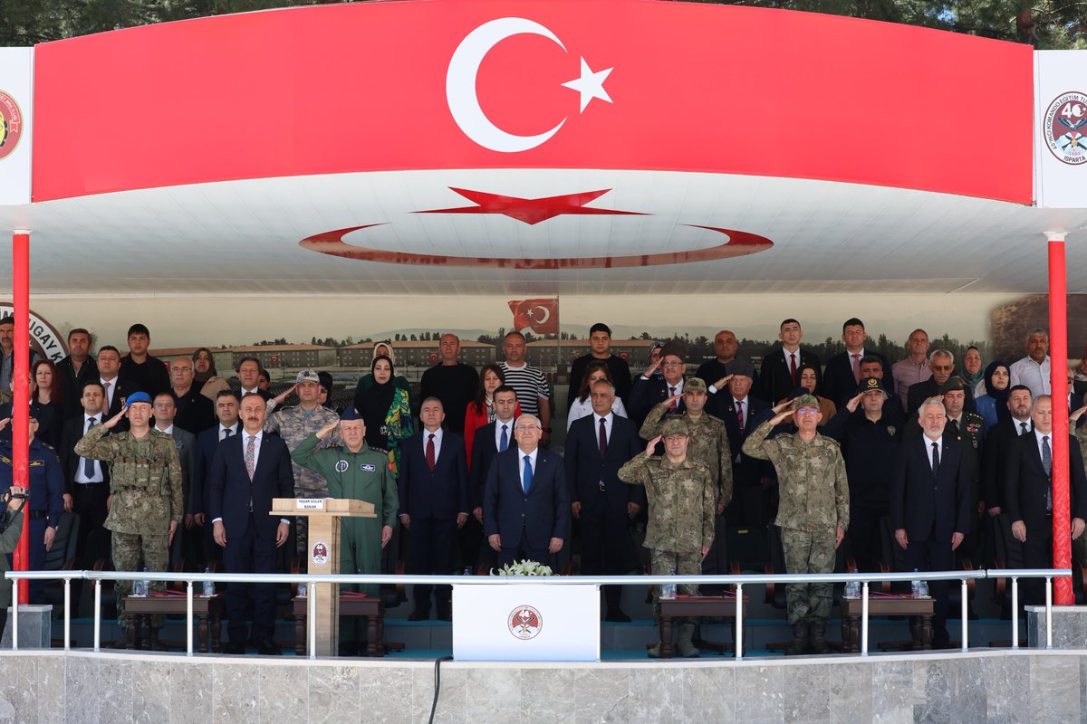Millî Savunma Bakanı Güler Isparta’da Komando Mezuniyet Törenine Katıldı