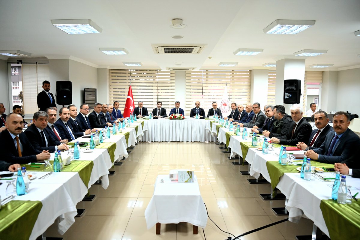 Tarım ve Orman Bakanı Yumaklı, Karadeniz Bölgesi’ndeki İlgili İl Müdürleriyle Toplantı