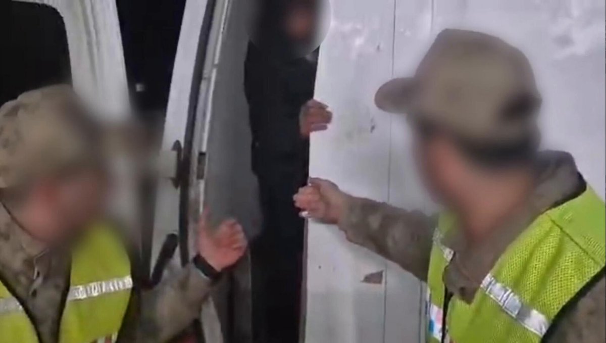 Göçmen Kaçakçılığı Operasyonlarında 21 Organizatör Yakalandı, 547 Düzensiz Göçmen Tespit Edildi