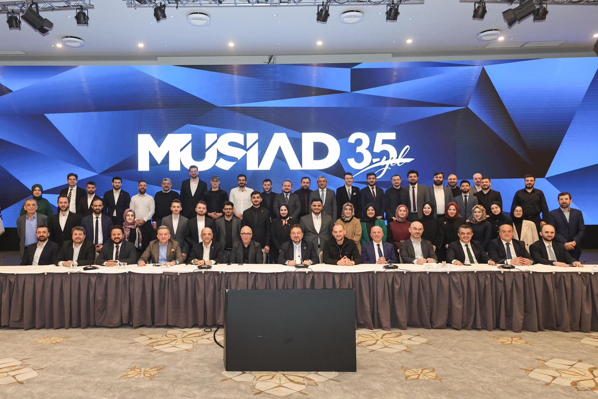 MÜSİAD Personeli Kahvaltıda Kutlandı