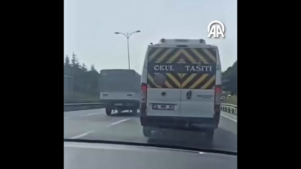 İki Okul Servisi Sürücüsü Trafikte Tehlike Oluşturdu