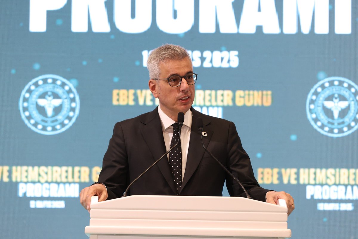 Sağlık Bakanı Memişoğlu, Ebe ve Hemşireler Günü Etkinliğine Katıldı