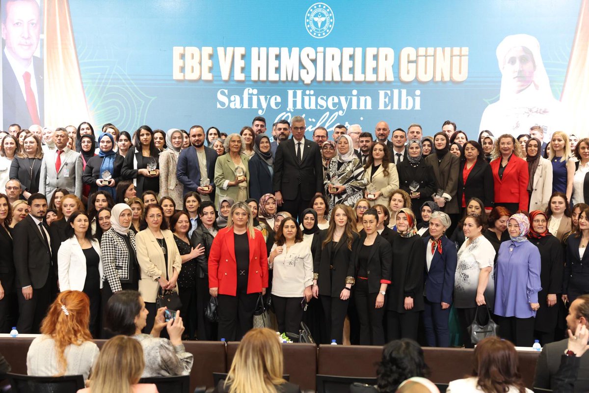 Sağlık Bakanlığı, Ebe ve Hemşirelere Saygı Gösterdi: 81 İlden Katılımın Olduğu Özel Program Düzenlendi