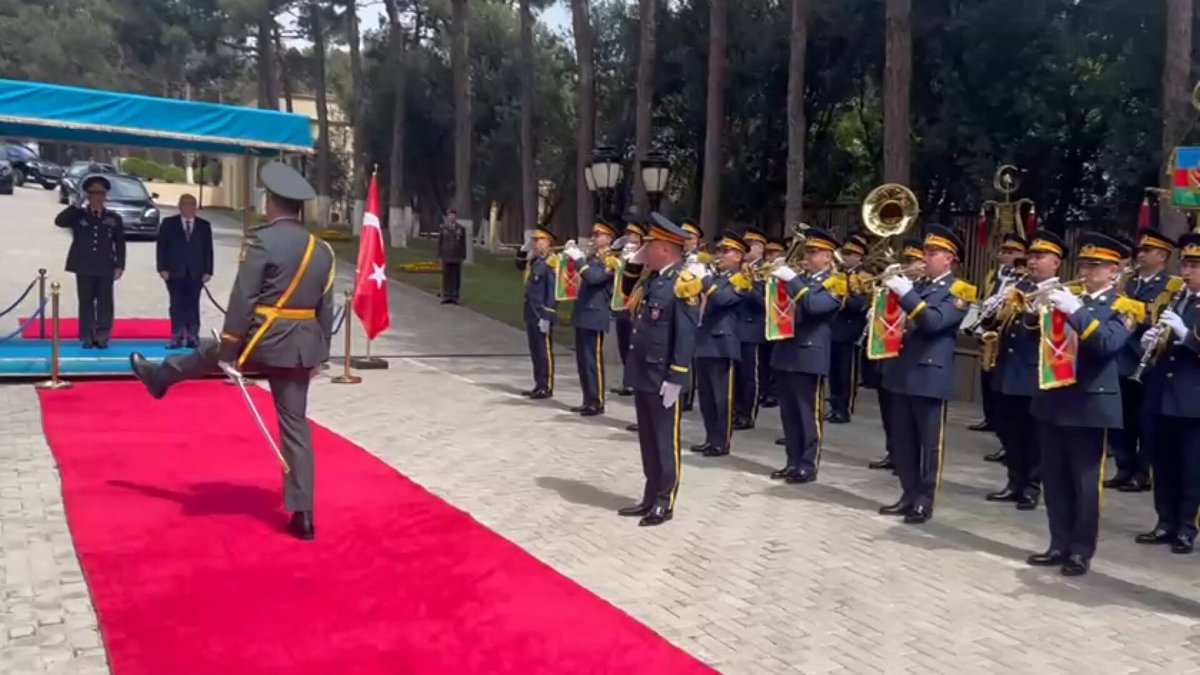Millî Savunma Bakanları Güler ve Hasanov Bakü'de Buluştu