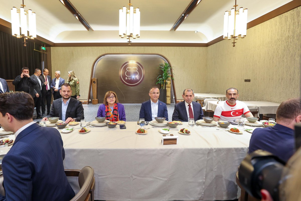 Galatasaray ve Trabzonspor Başkanları, Gaziantep'te Dostluk Yemeği Yedi