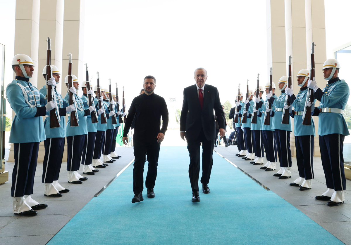 Cumhurbaşkanı Erdoğan ve Ukrayna Devlet Başkanı Zelenski Külliye'de Buluştu