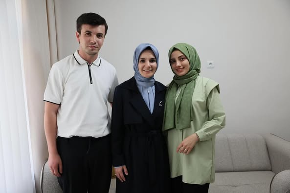 Aile ve Sosyal Hizmetler Bakanı Göktaş, Evlilik Kredisi Desteği Alan Çifti Ziyaret Etti