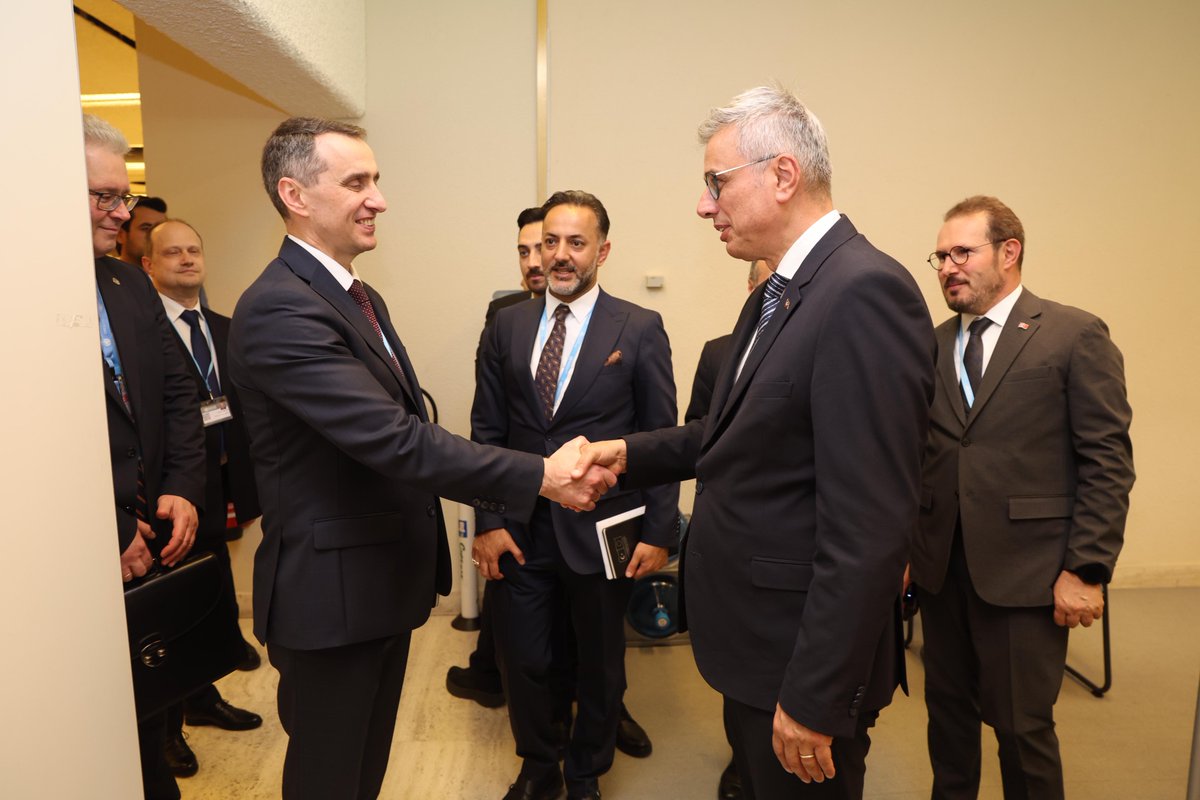 Sağlık Bakanı Memişoğlu, Dünya Sağlık Asamblesi'nde Ukrayna Sağlık Bakanı ile Görüştü