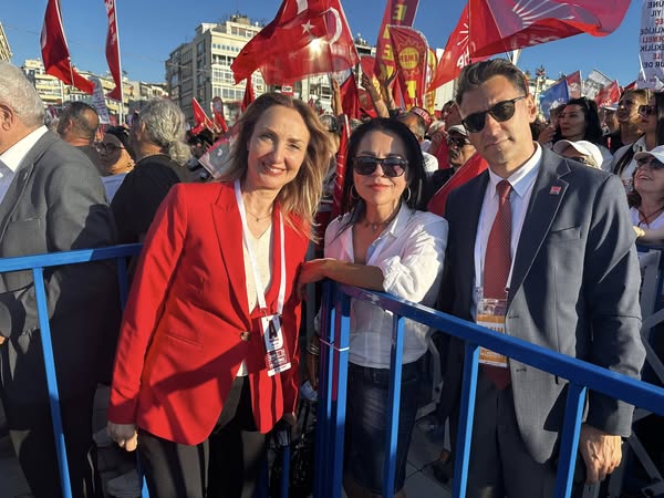 CHP Kadın Kolları Genel Başkanı Nazlıaka, İzmir'de Partililerle Buluştu