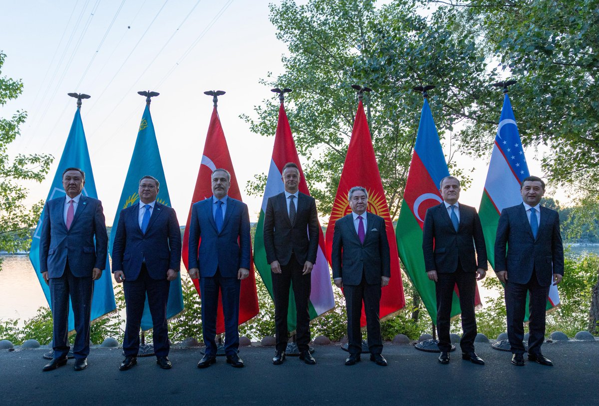 Dışişleri Bakanı Fidan, Budapeşte'de TDT Gayriresmi Zirvesi Öncesi Meslektaşlarıyla Buluştu
