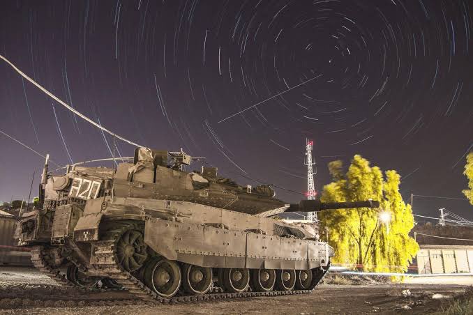 İsrail Tankları Gazze Şeridi'nde İlerleme Kaydediyor