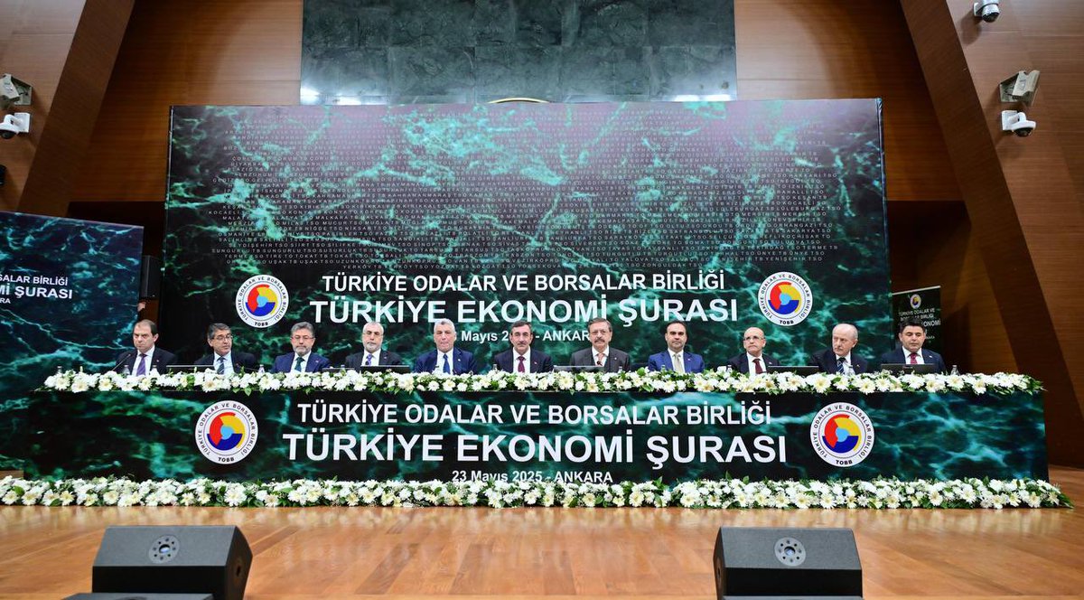 Sanayi ve Teknoloji Bakanı Kacır, TOBB Türkiye Ekonomi Şurası'nda Oda ve Borsa Temsilcileriyle Bir Araya Geldi