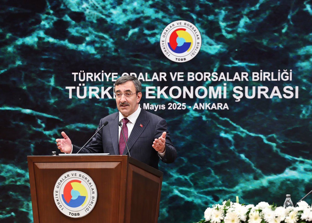 Ticaret Bakanı Bolat, Türkiye Ekonomi Şurası'nda İş Dünyasıyla Bir Araya Geldi