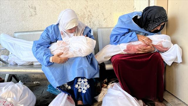 İsrail Saldırılarında Filistinli Doktorun Ailesinden 9 Çocuk Hayatını Kaybetti