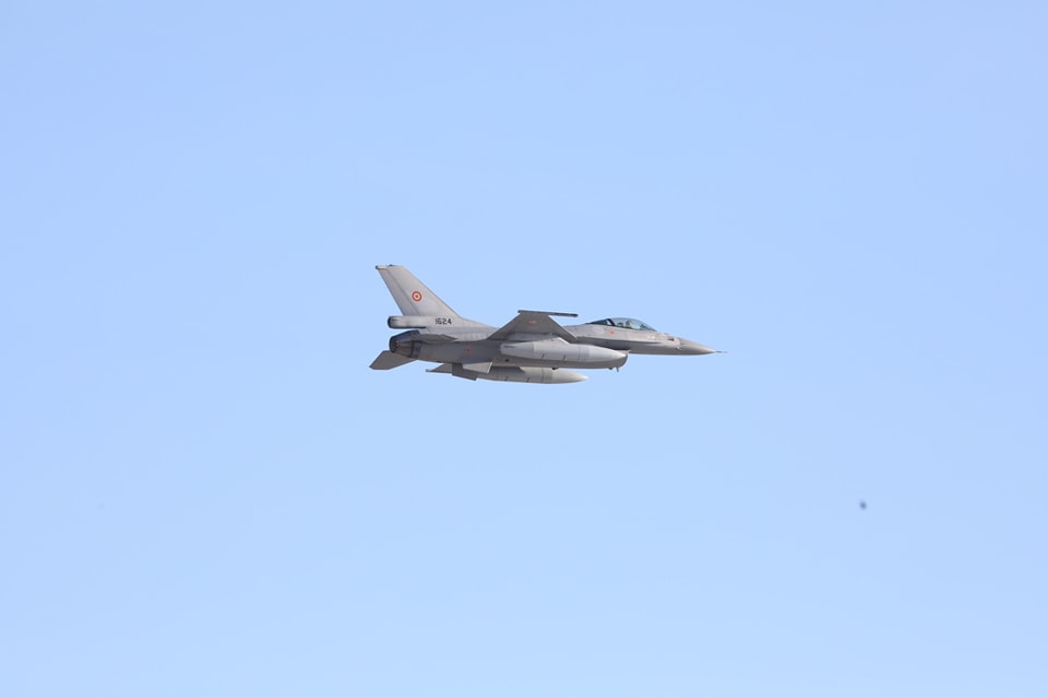 Romanya'ya Norveç'ten İkinci El F-16 Savaş Uçağı Teslimatı Devam Ediyor