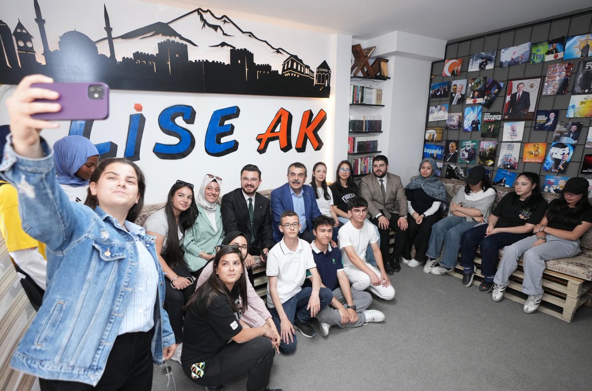 Milli Eğitim Bakanı Tekin, AK Parti Kayseri İl Başkanlığını Ziyaret Etti