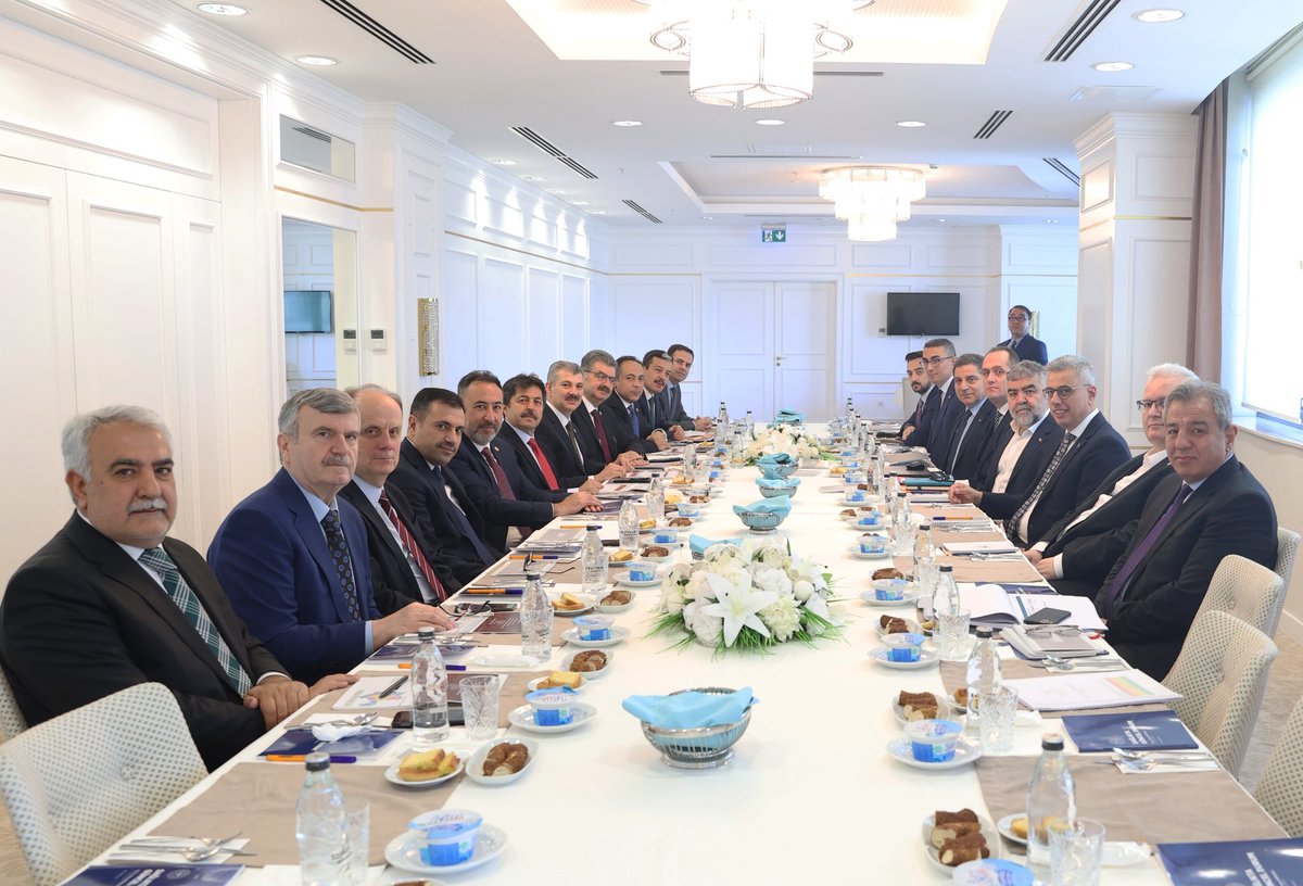 Sağlık Bakanı Memişoğlu, Aksaray, Karaman ve Konya Milletvekilleriyle İstişare Toplantısı Gerçekleştirdi
