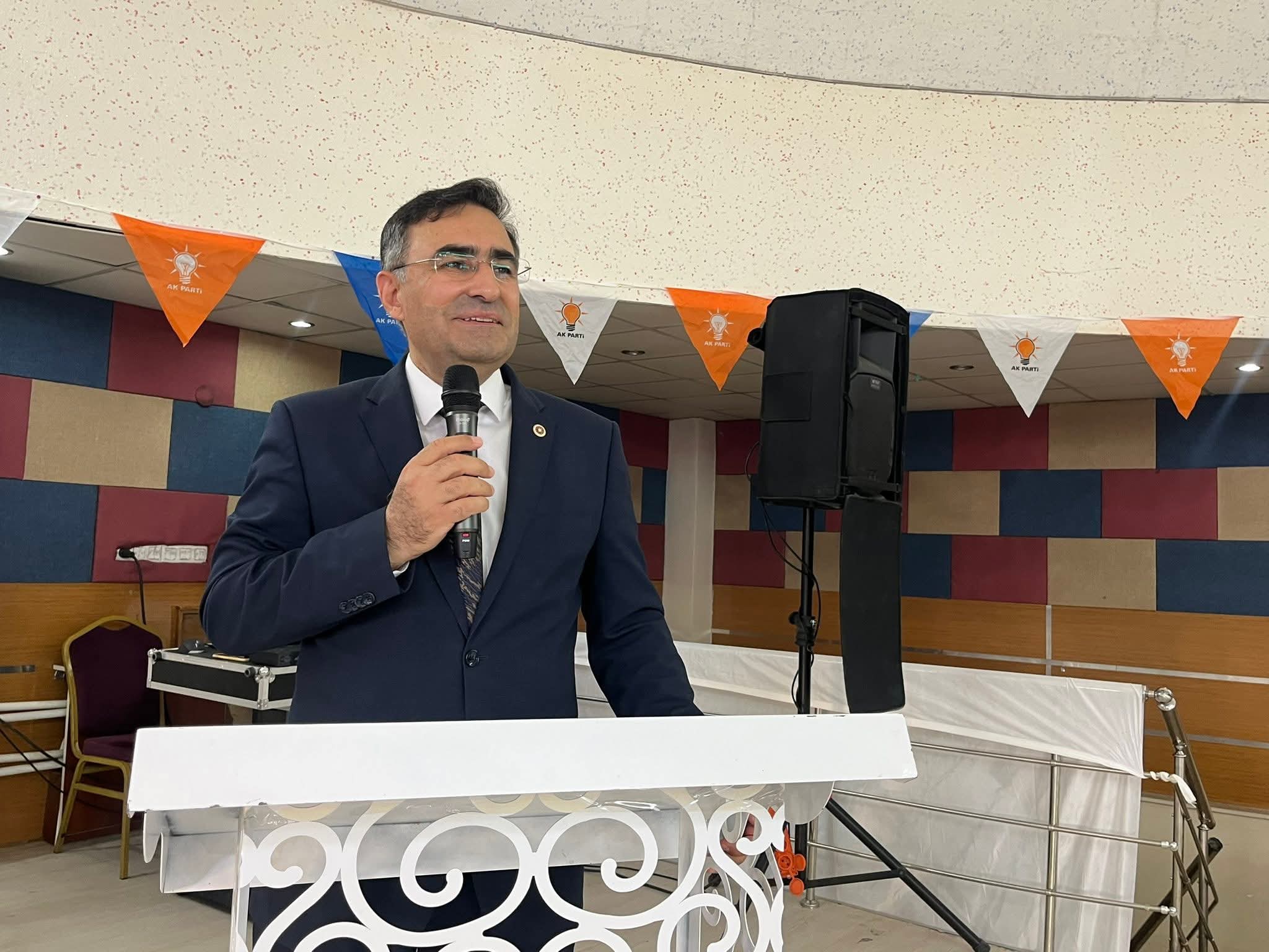  Hasan Arslan:“Öğretmenler Sadece Ders Anlatmıyor; Bir Ülkenin Karakterini Şekillendiriyor”